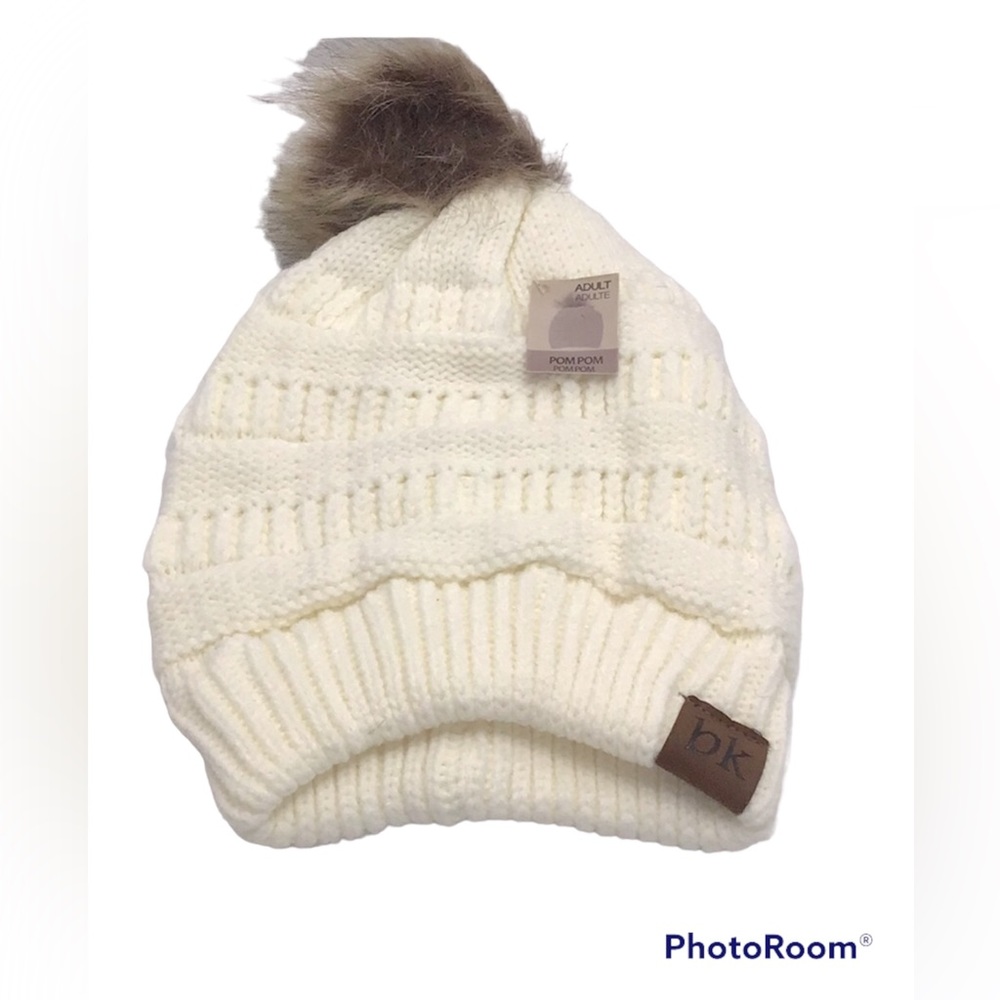🌺 BK Winter Hat w/ Pom Pom